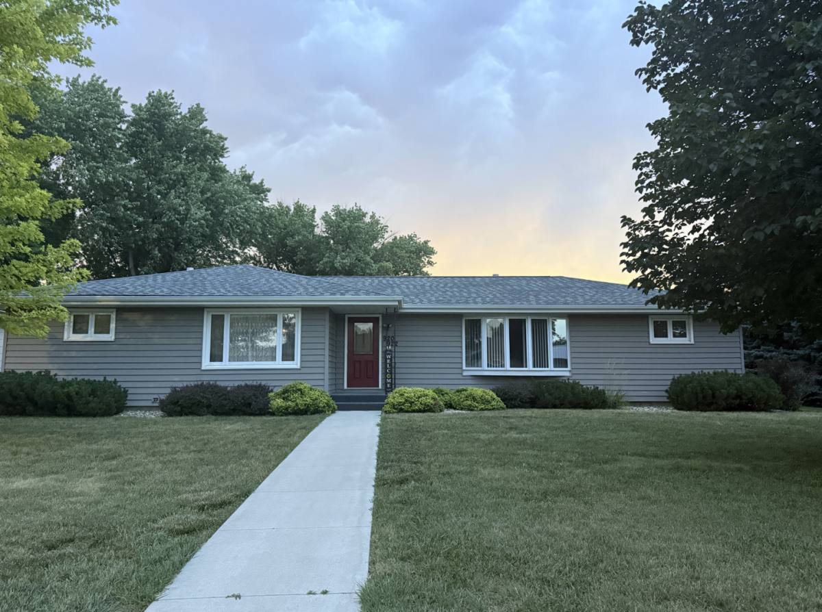 Apartment for rent at 922 E 12th Ave, Mitchell, SD 57301