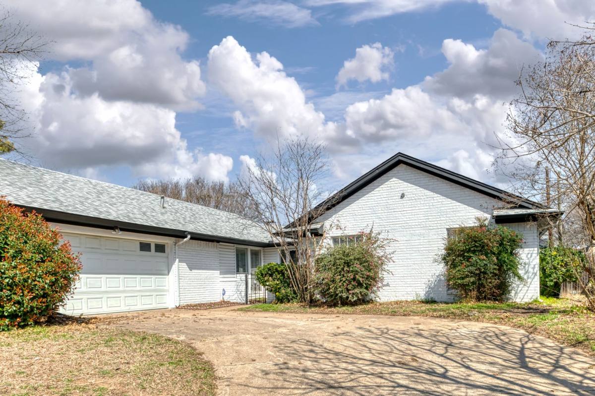 House for rent at 5603 Fireside Dr, Arlington, TX 76016