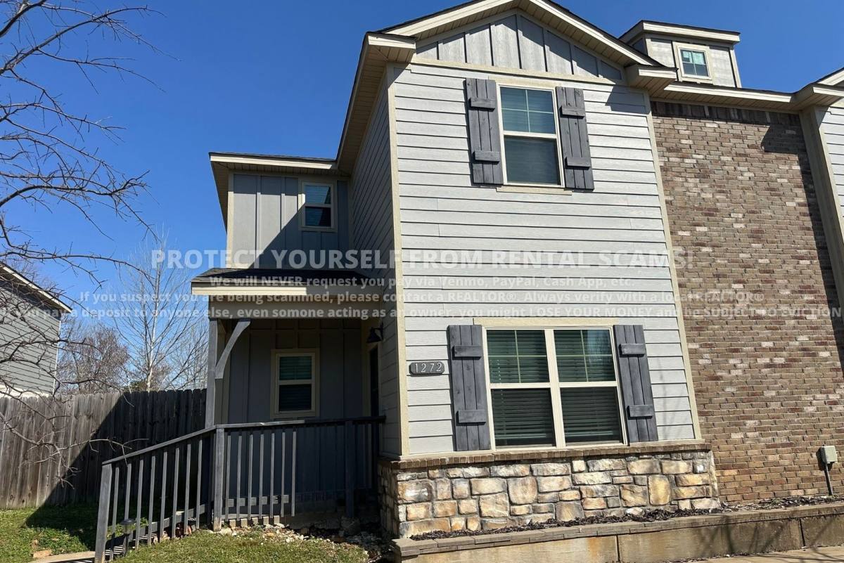 House for rent at 1272 N Corsica Dr, Fayetteville, AR 72704