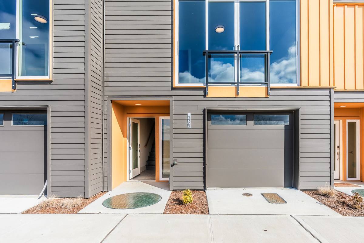 Townhouse for rent at 6500 S 133rd St, Seattle, WA 98178
