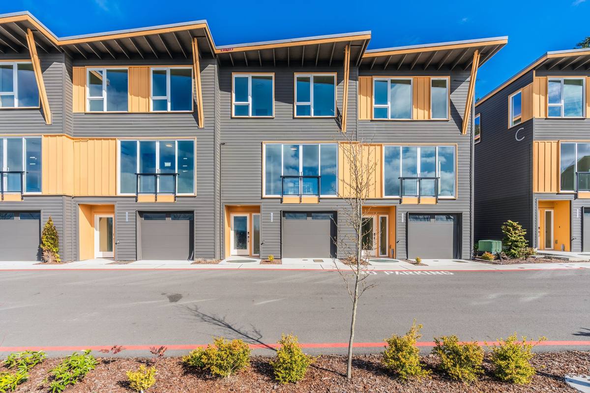 Townhouse for rent at 6500 S 133rd St, Seattle, WA 98178