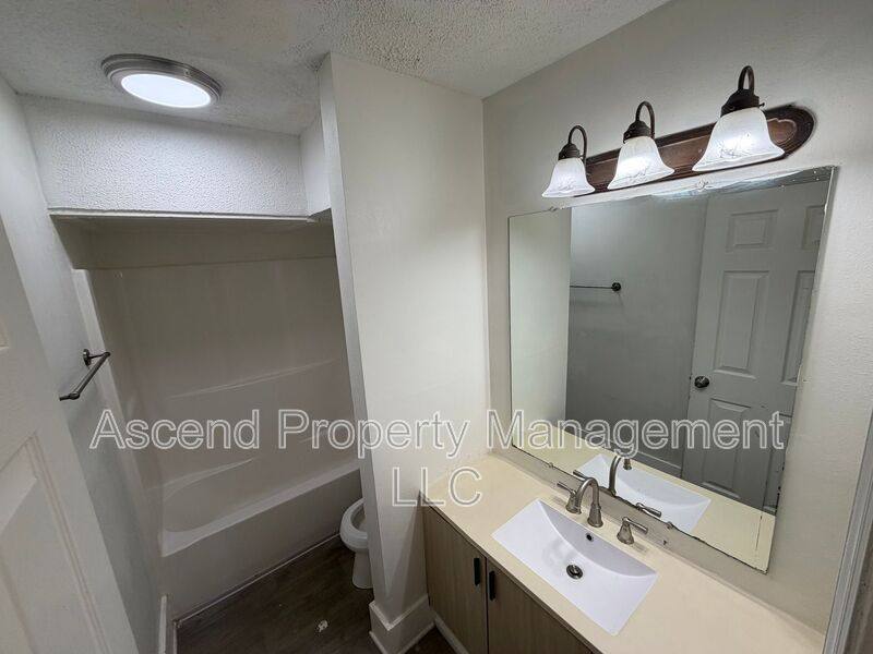 Apartment for rent at 2410 Lyndon Ave #8, Chattanooga, TN 37415