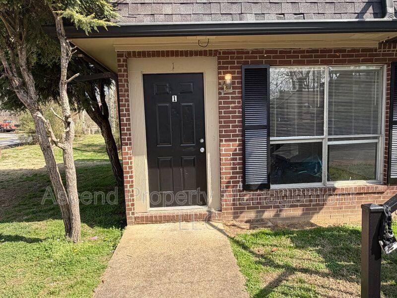 Apartment for rent at 2410 Lyndon Ave #8, Chattanooga, TN 37415