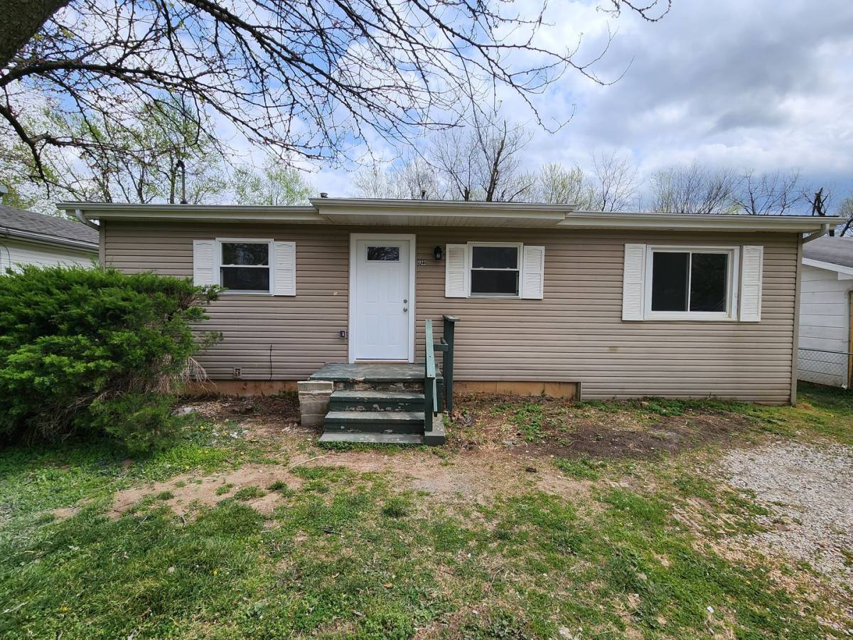 House for rent at 922 N Glenn Ave, Springfield, MO 65803