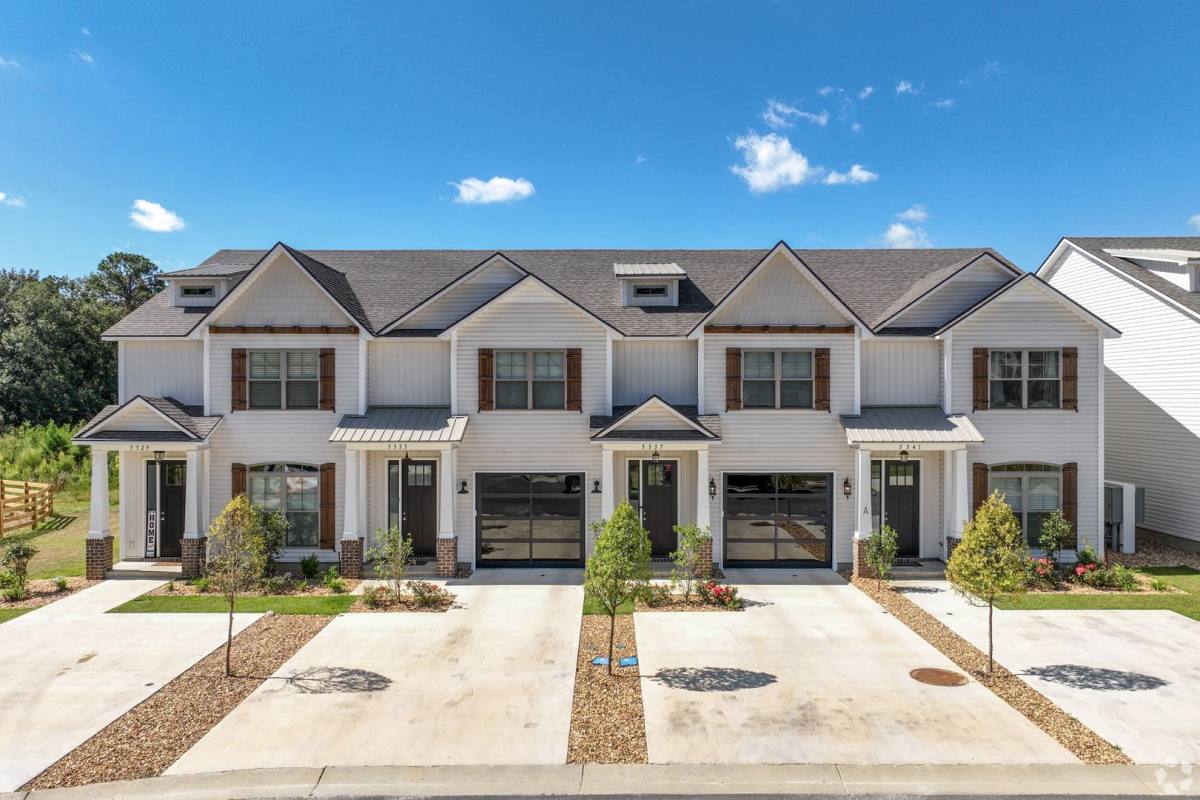 Townhouse for rent at 5293 Hamilton Green Circle, Valdosta, GA 31605