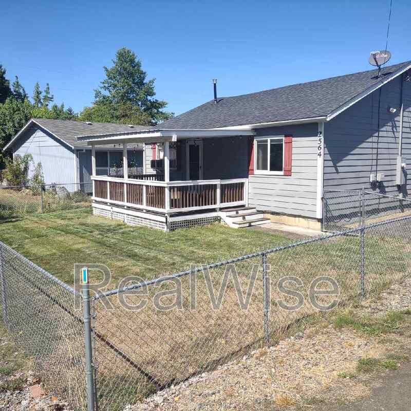 House for rent at 2564 NE Douglas Ave, Roseburg, OR 97470
