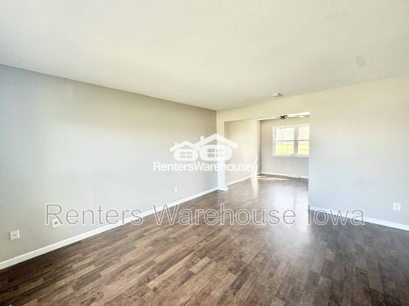 Townhouse for rent at 4924 Madison Ave, Des Moines, IA 50310