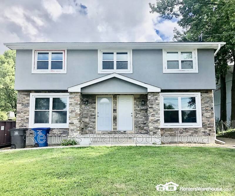 Townhouse for rent at 4924 Madison Ave, Des Moines, IA 50310