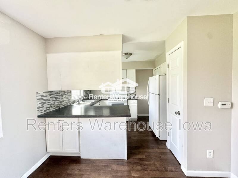Townhouse for rent at 4924 Madison Ave, Des Moines, IA 50310