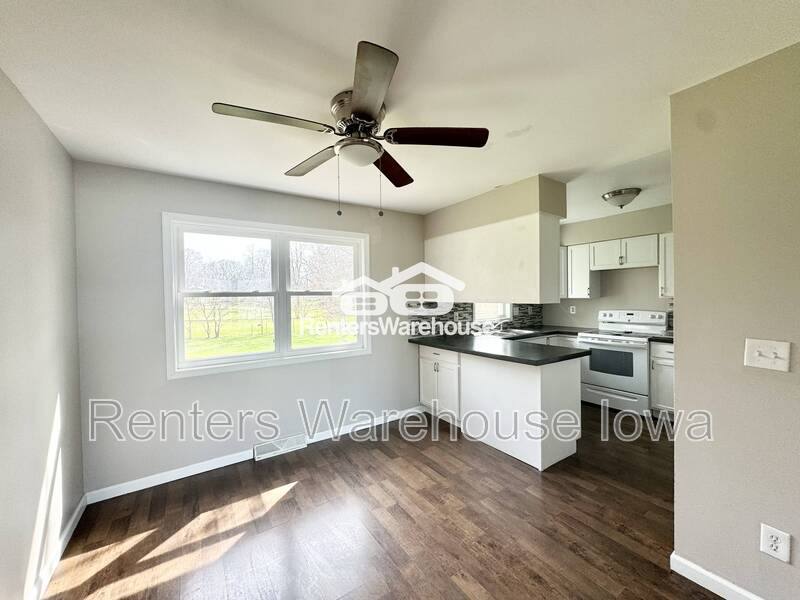 Townhouse for rent at 4924 Madison Ave, Des Moines, IA 50310