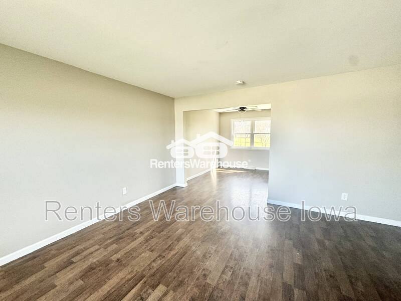 Townhouse for rent at 4924 Madison Ave, Des Moines, IA 50310