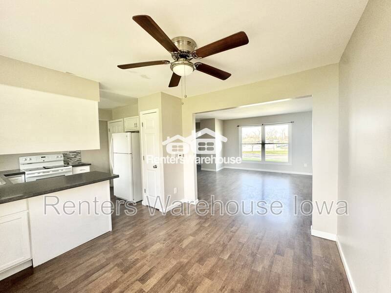 Townhouse for rent at 4924 Madison Ave, Des Moines, IA 50310