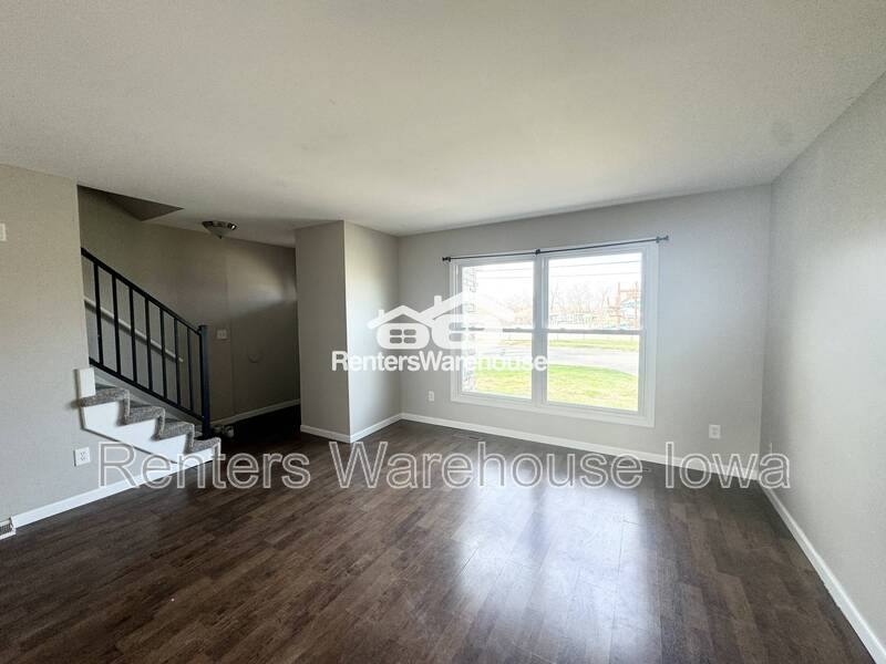 Townhouse for rent at 4924 Madison Ave, Des Moines, IA 50310