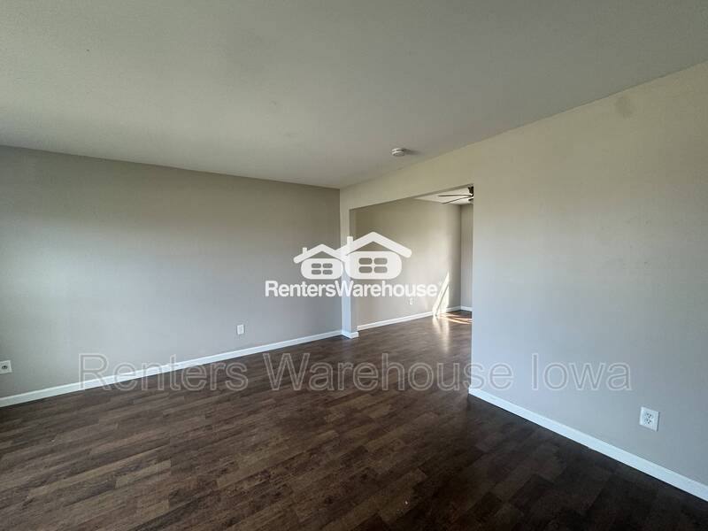 Townhouse for rent at 4924 Madison Ave, Des Moines, IA 50310