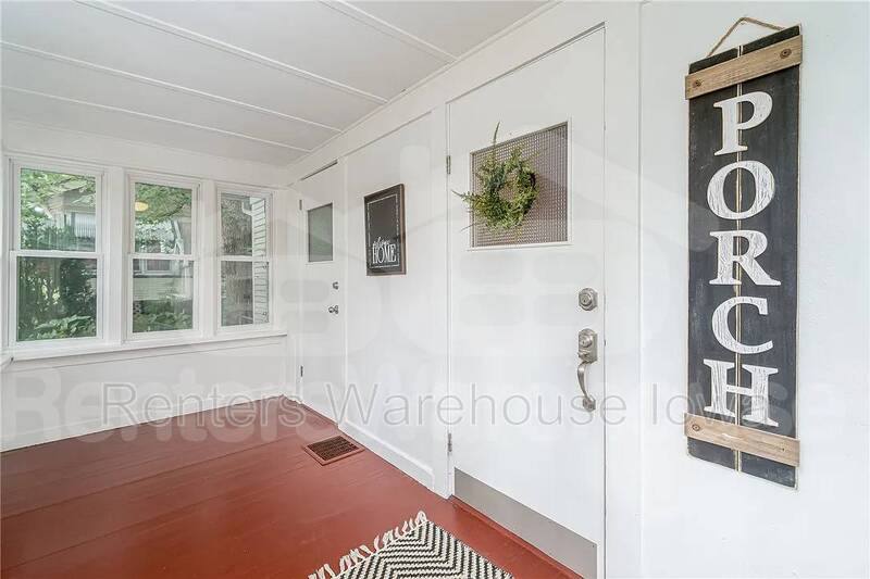 House for rent at 737 28th St, Des Moines, IA 50312