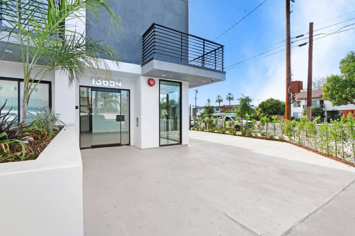 Apartment for rent at 13654 Bassett St, Van Nuys, CA 91405