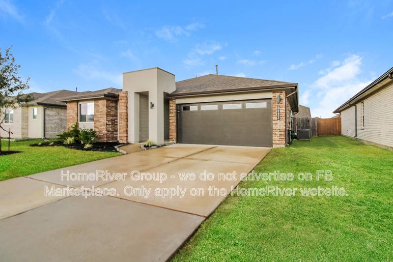 House for rent at 8122 Hush Heights Dr, Rosharon, TX 77583