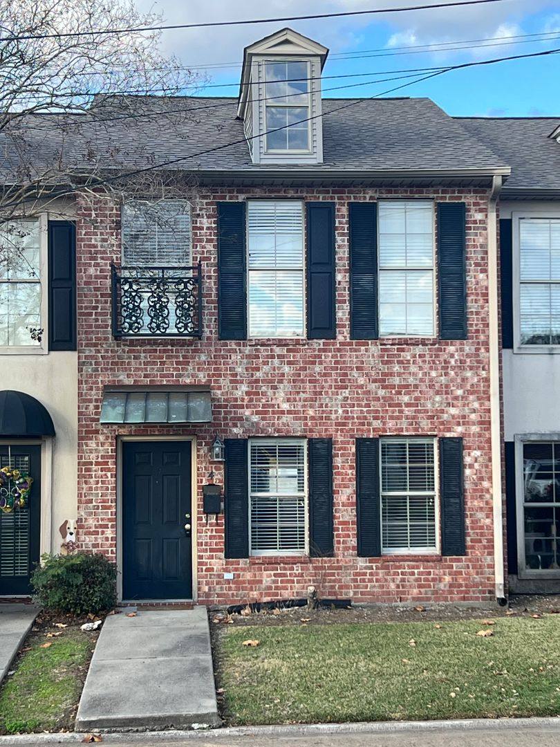 Apartment for rent at 212 W 11th St, Lake Charles, LA 70601