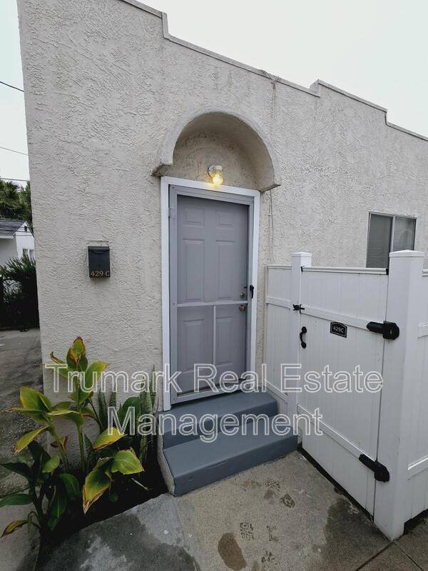 Apartment for rent at 429 W Garfield Ave #C, Glendale, CA 91204