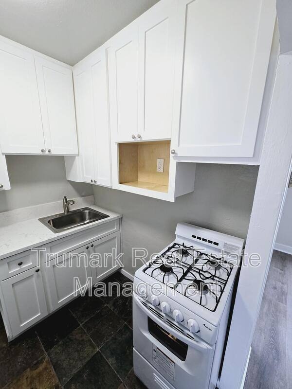 Apartment for rent at 429 W Garfield Ave #C, Glendale, CA 91204