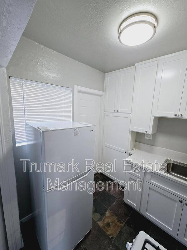 Apartment for rent at 429 W Garfield Ave #C, Glendale, CA 91204
