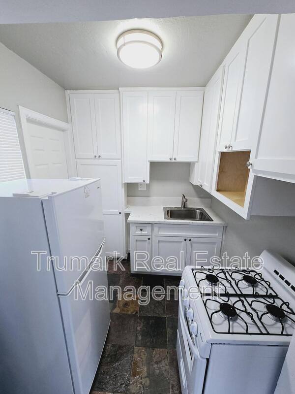 Apartment for rent at 429 W Garfield Ave #C, Glendale, CA 91204