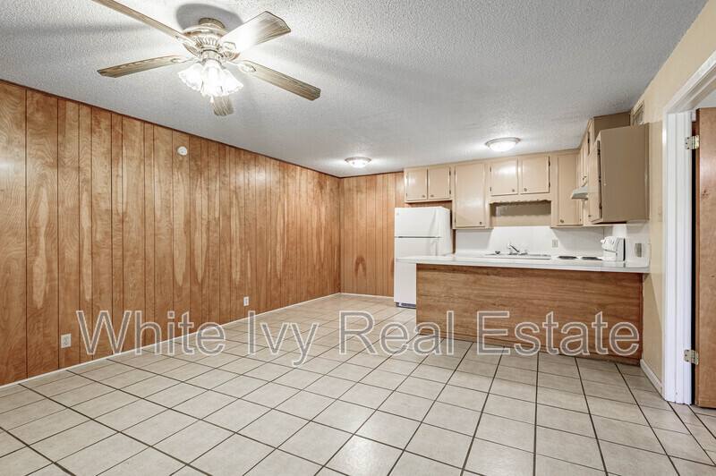 Apartment for rent at 120 McAdams Lane E, Huntsville, TX 77320