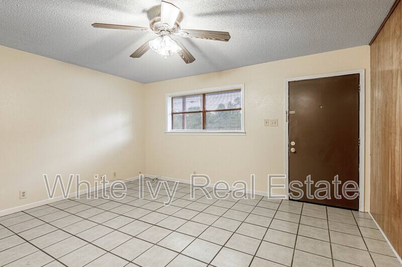 Apartment for rent at 120 McAdams Lane E, Huntsville, TX 77320
