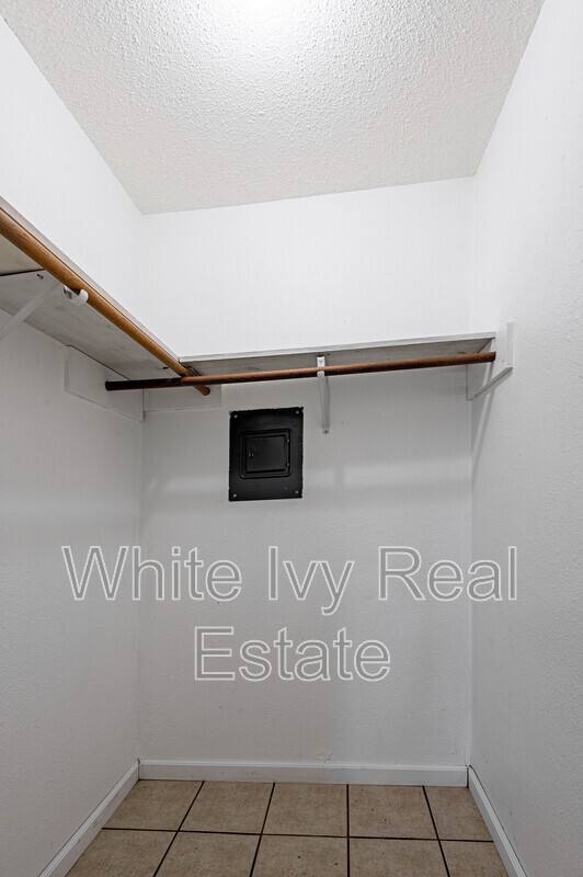 Apartment for rent at 120 McAdams Lane E, Huntsville, TX 77320