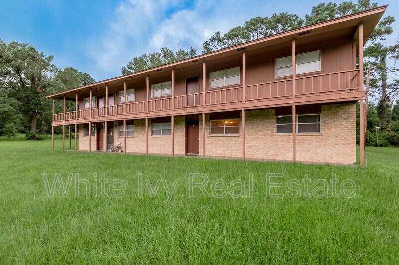Apartment for rent at 120 McAdams Lane E, Huntsville, TX 77320