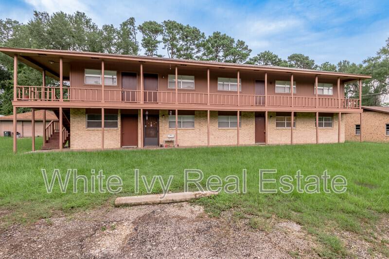 Apartment for rent at 120 McAdams Lane E, Huntsville, TX 77320