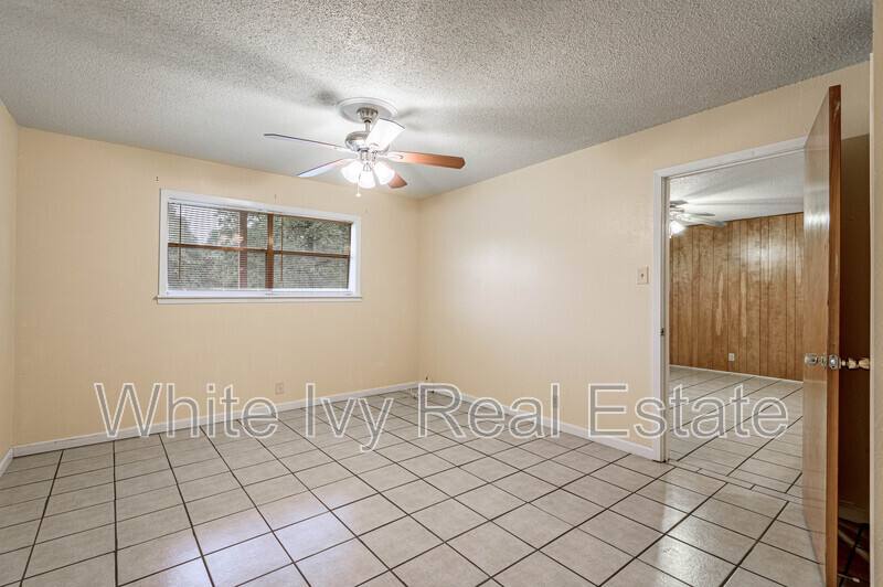 Apartment for rent at 120 McAdams Lane E, Huntsville, TX 77320