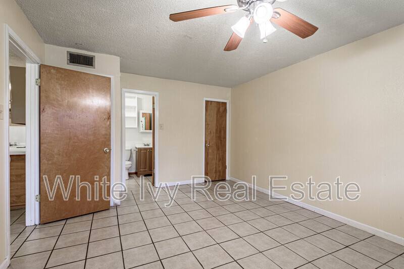 Apartment for rent at 120 McAdams Lane E, Huntsville, TX 77320