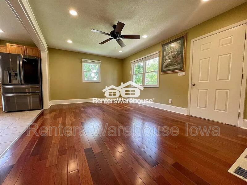 House for rent at 5810 Francis Ave, Urbandale, IA 50322