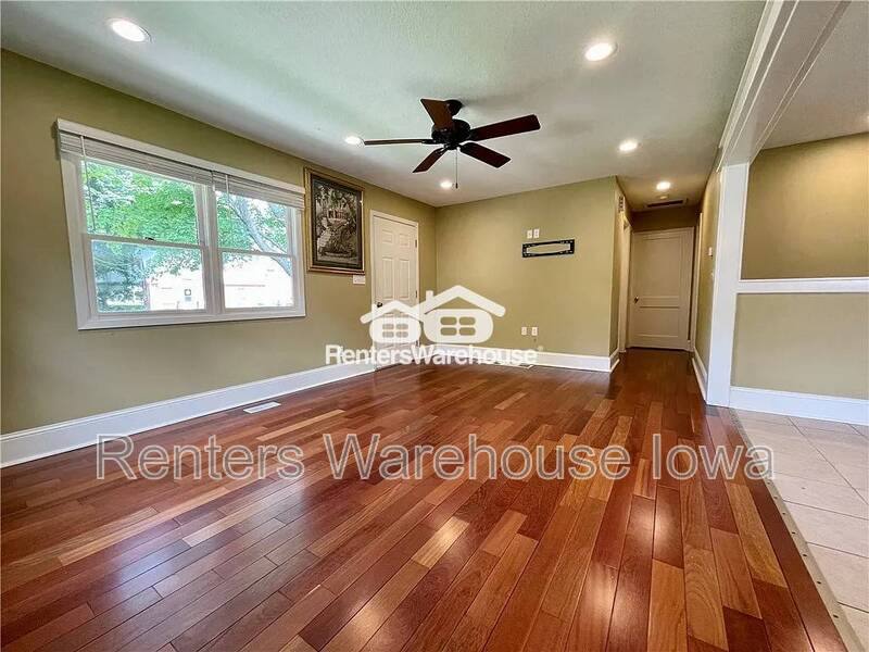 House for rent at 5810 Francis Ave, Urbandale, IA 50322