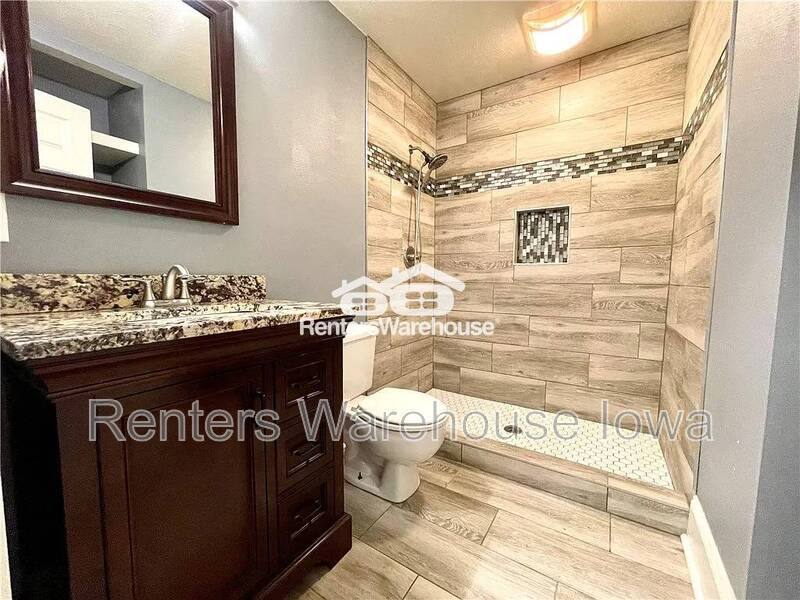 House for rent at 5810 Francis Ave, Urbandale, IA 50322