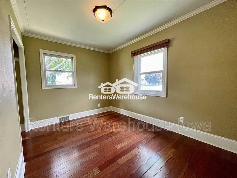 House for rent at 5810 Francis Ave, Urbandale, IA 50322