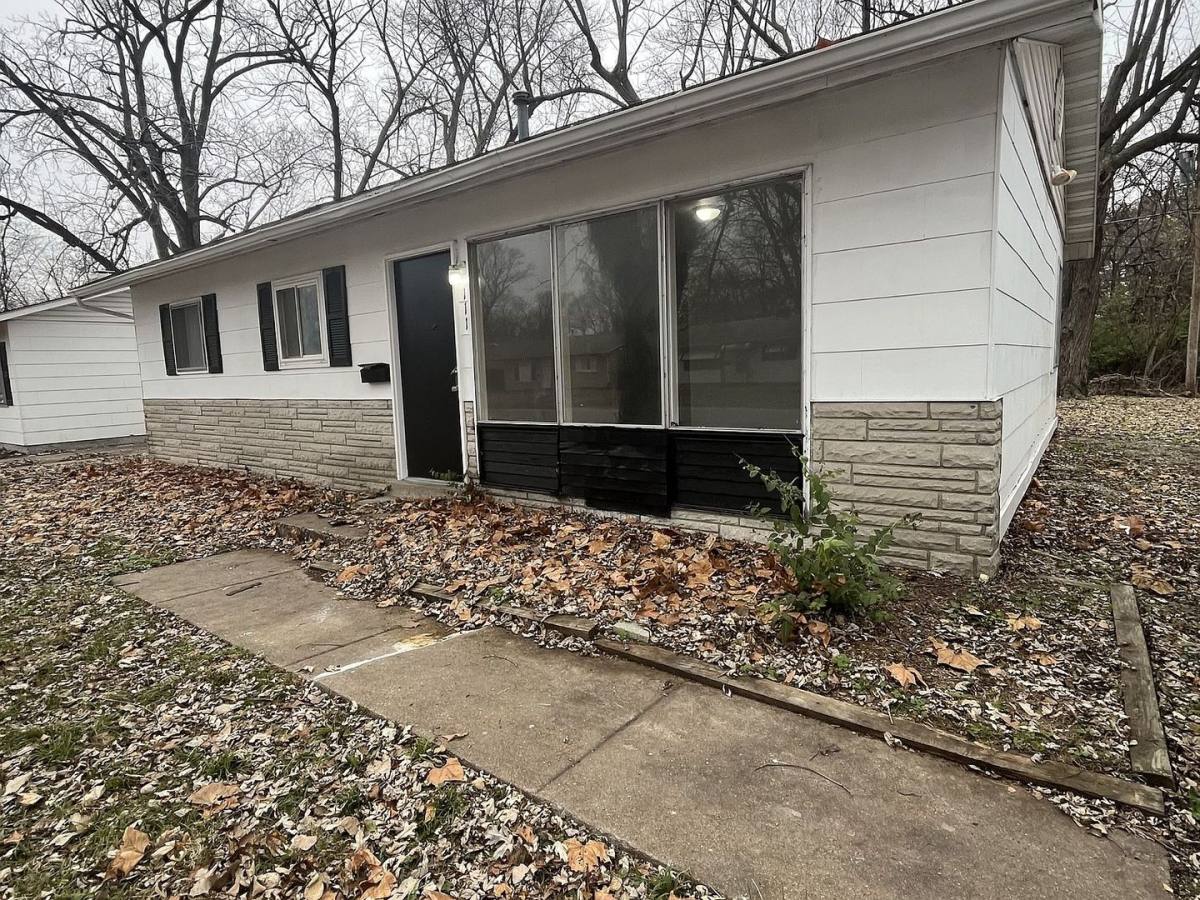 House for rent at 111 Saint Thomas Lane, East Saint Louis, IL 62206