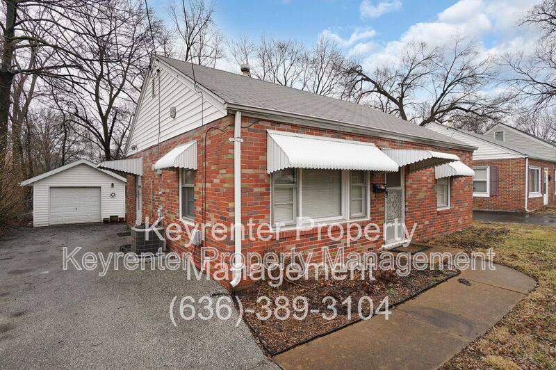 House for rent at 1045 N New Florissant Rd, Florissant, MO 63031