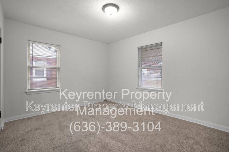 House for rent at 1045 N New Florissant Rd, Florissant, MO 63031