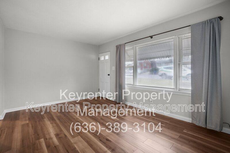 House for rent at 1045 N New Florissant Rd, Florissant, MO 63031