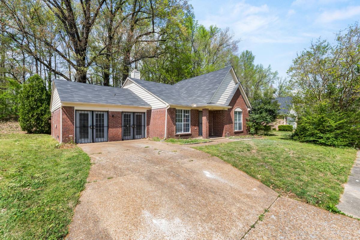 House for rent at 4335 N Grand Cedar Lane, Memphis, TN 38128