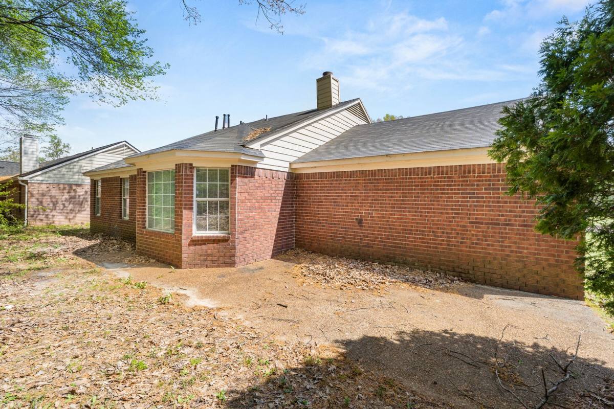 House for rent at 4335 N Grand Cedar Lane, Memphis, TN 38128