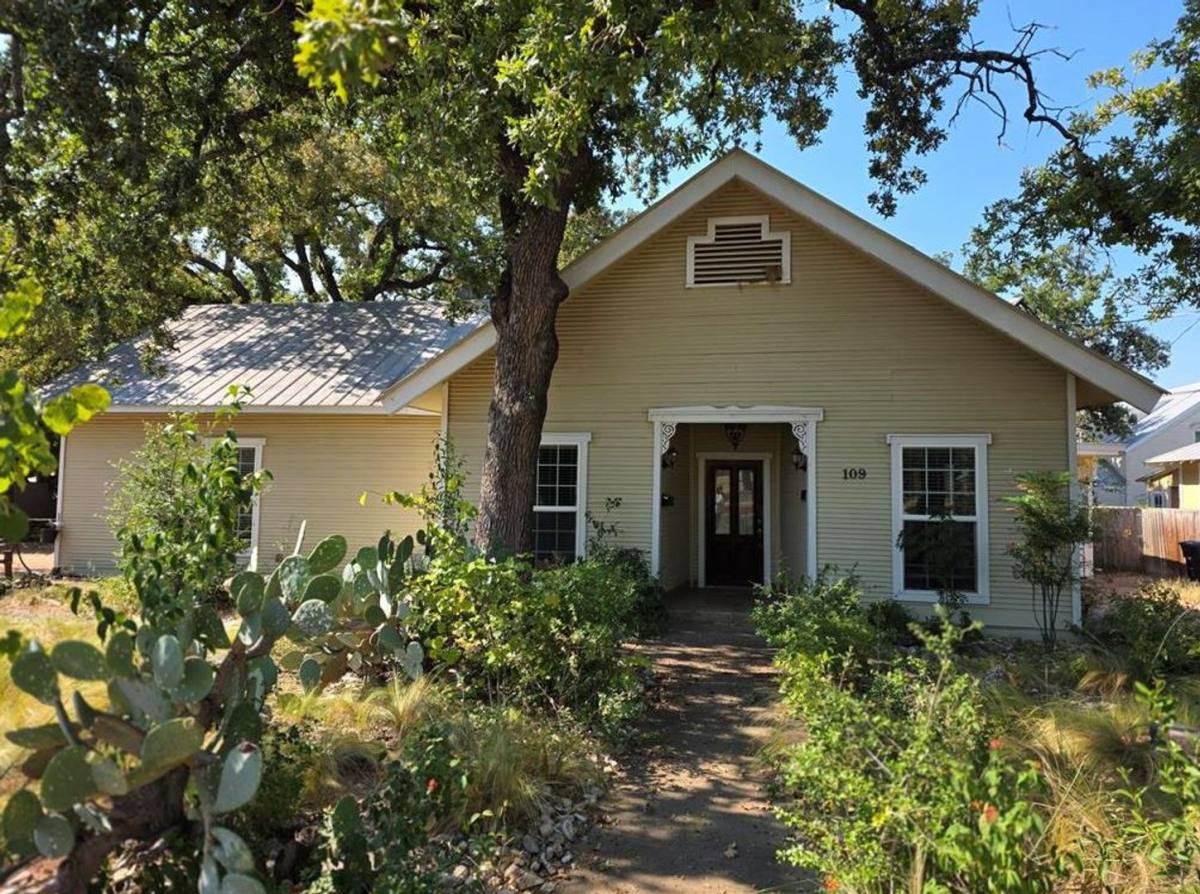 House for rent at 109 W Travis, Fredericksburg, TX 78624