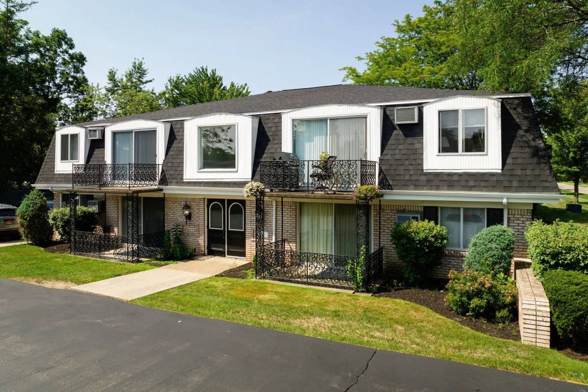 Townhouse for rent at 510 Center Rd, Buffalo, NY 14224