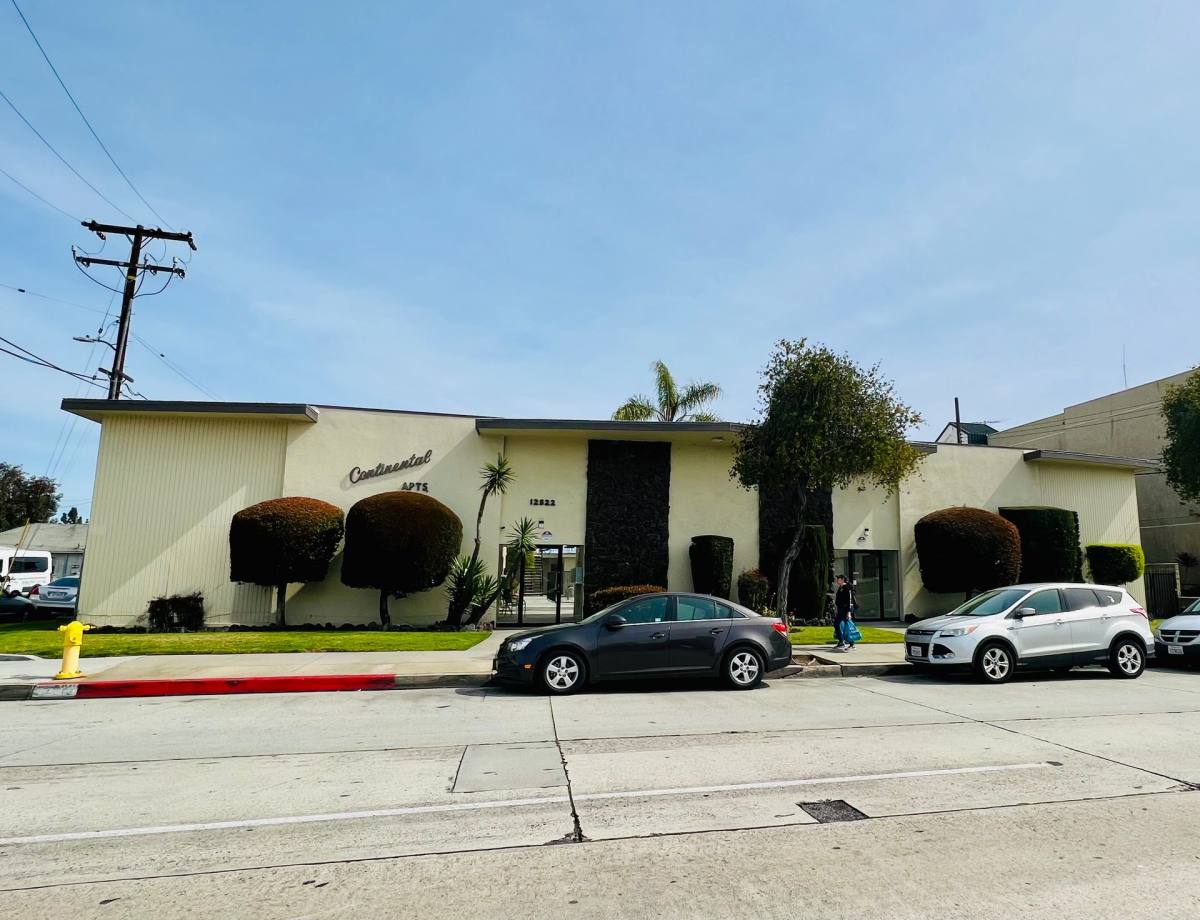Apartment for rent at 12522 Paramount Blvd, Downey, CA 90242