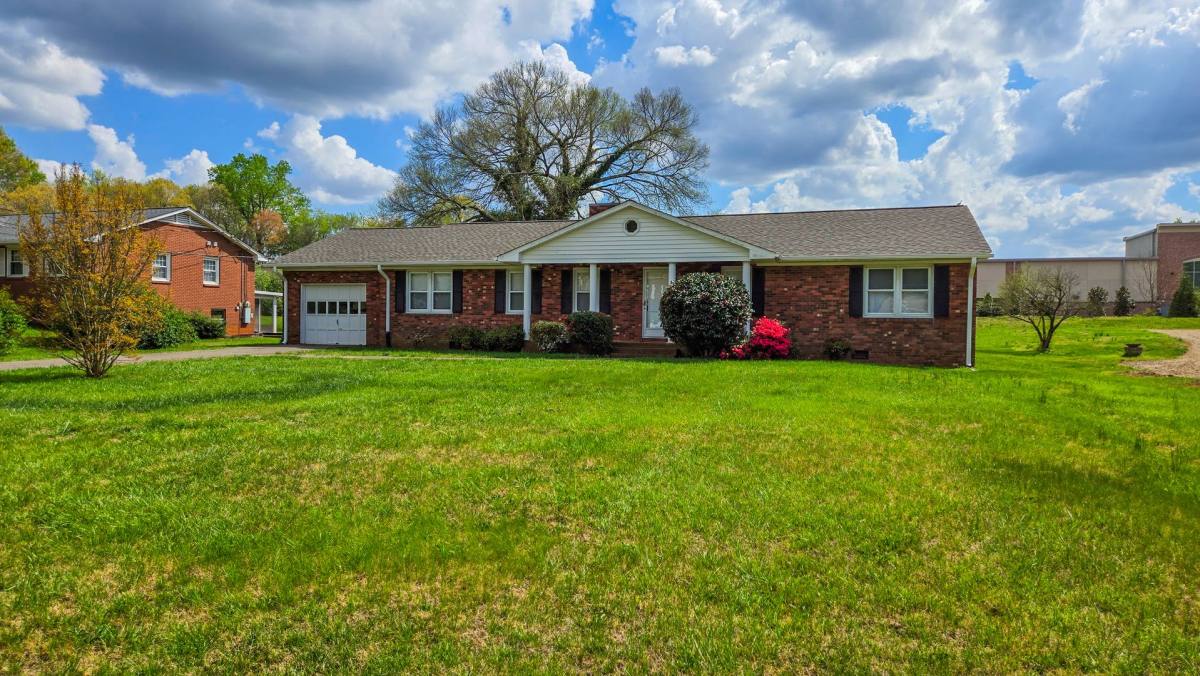 House for rent at 2460 Sedalia Dr, Clemmons, NC 27012