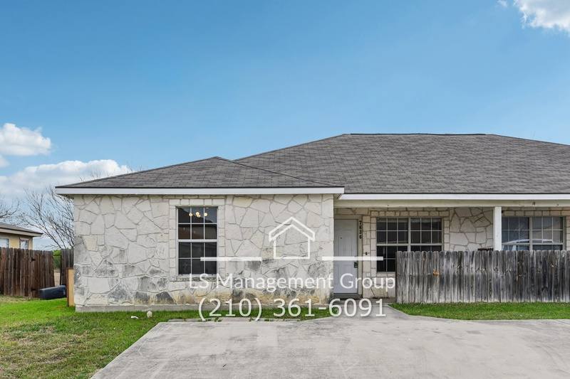 Apartment for rent at 7636 Oak Chase #1, San Antonio, TX 78239