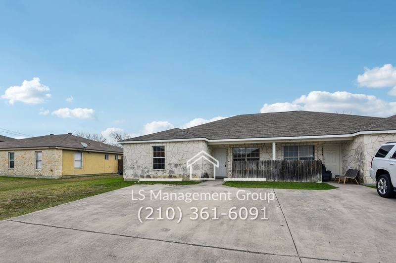 Apartment for rent at 7636 Oak Chase #1, San Antonio, TX 78239