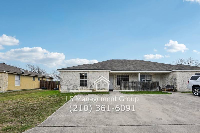 Apartment for rent at 7636 Oak Chase #1, San Antonio, TX 78239